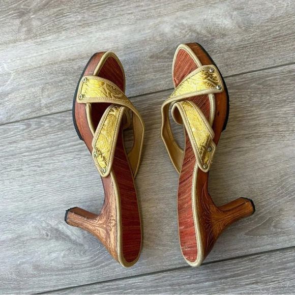 Vintage LM Gold Wooden Hand  Tooled Heel Slipper Sandals - Picture 9 of 14